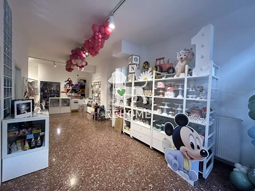 Immagine 1 di Negozio in vendita  in Via Santa Giustina 2 a Udine