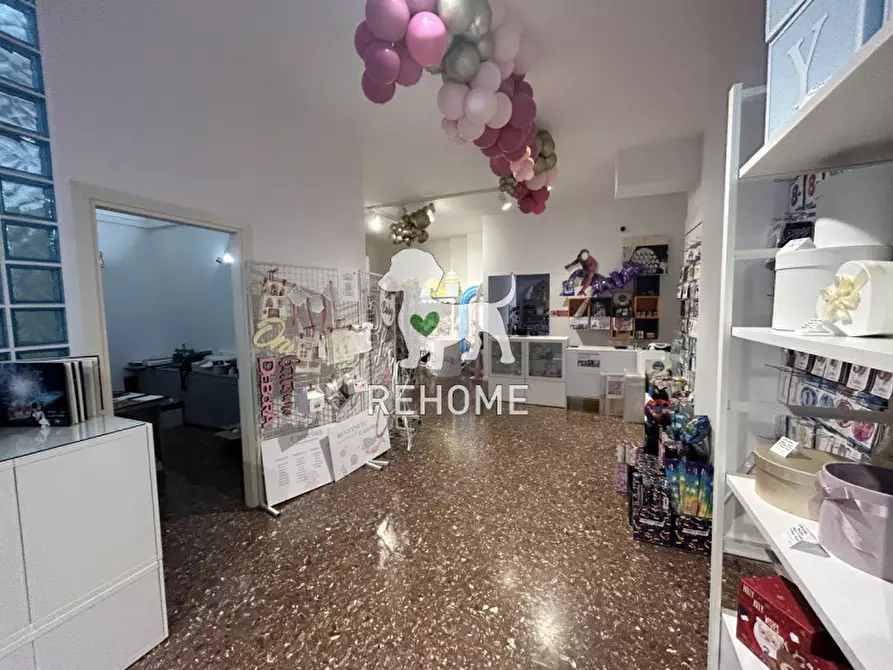 Immagine 3 di Negozio in vendita  in Via Santa Giustina 2 a Udine