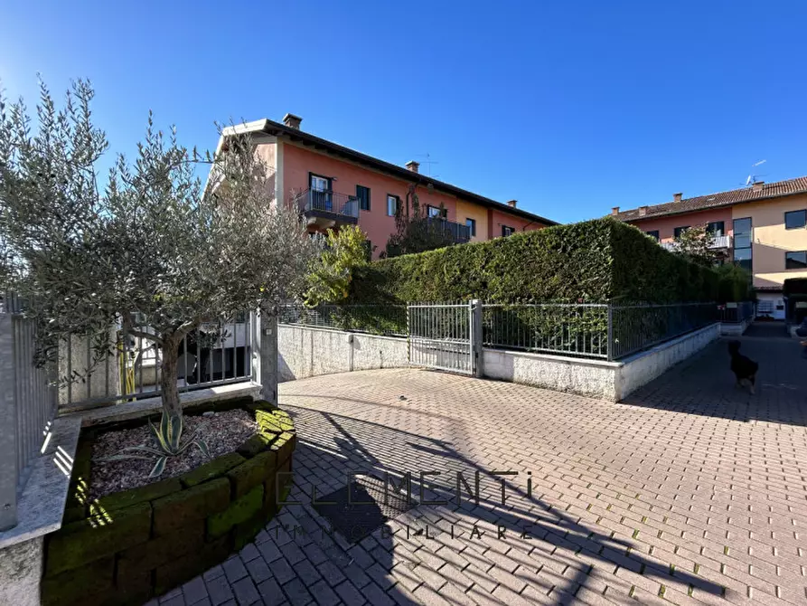 Immagine 1 di Appartamento in affitto  in via Miglio 5 a Lavagno