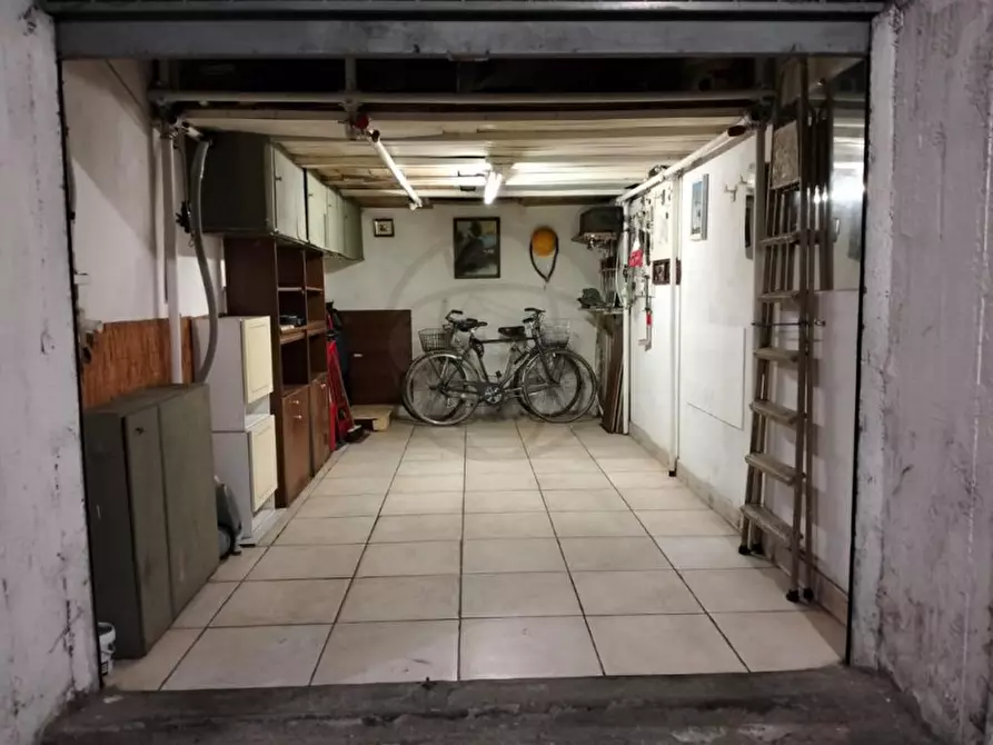 Immagine 1 di Garage in vendita  in Via Palestro a Terni