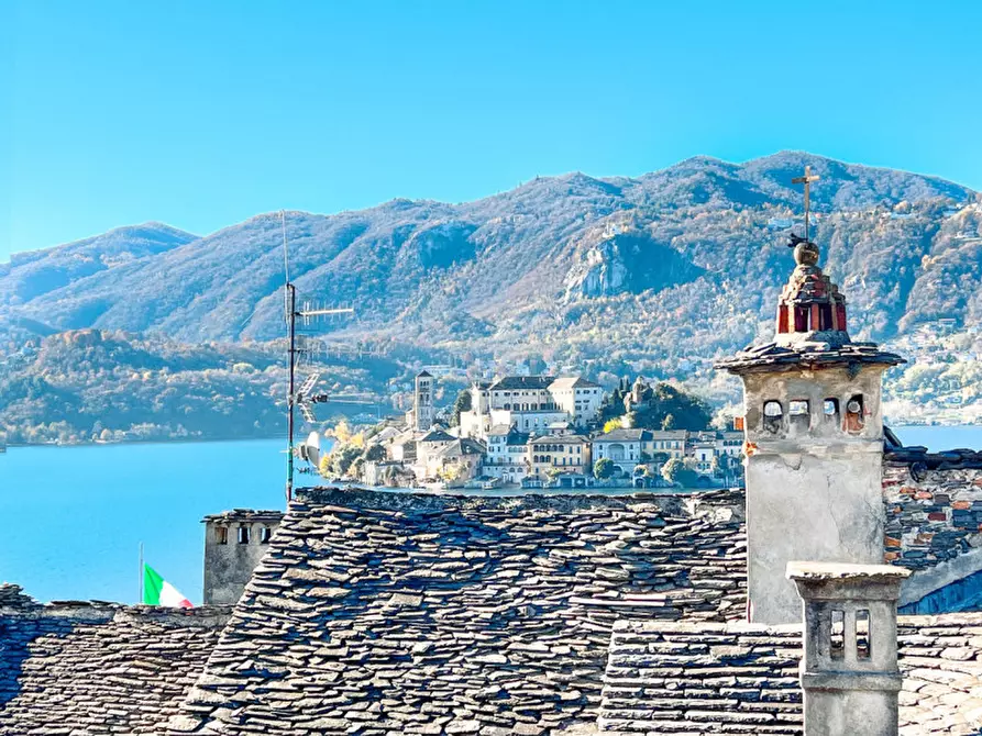 Immagine 1 di Casa indipendente in vendita  in Via Caire Albertoletti a Orta San Giulio