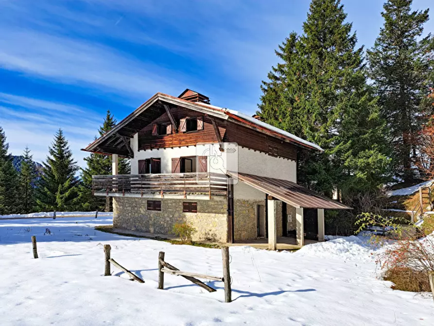Immagine 1 di Villa in vendita  a Ledro