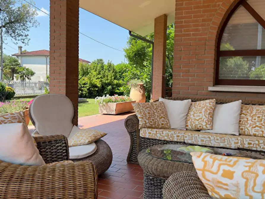 Immagine 1 di Villa in vendita  a Solesino