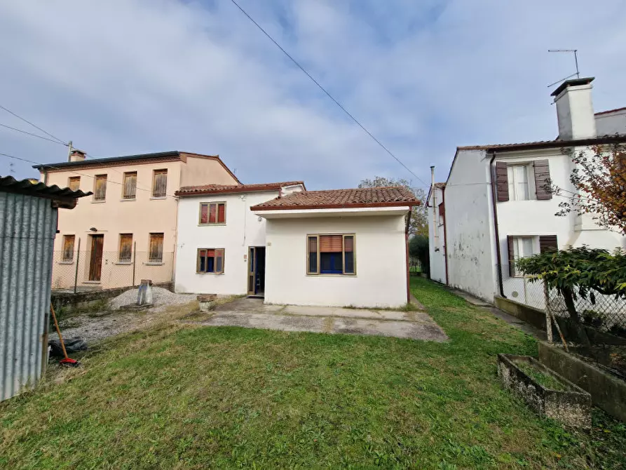 Immagine 1 di Casa indipendente in vendita  in VIA BRESSANE a Este