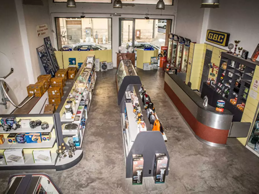 Immagine 4 di Negozio in vendita  in Via Ingegner Migliorisi a Ragusa