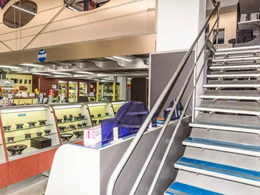 Immagine 12 di Negozio in vendita  in Via Ingegner Migliorisi a Ragusa