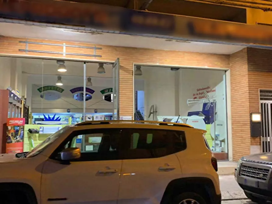 Immagine 19 di Negozio in vendita  in Via Ingegner Migliorisi a Ragusa