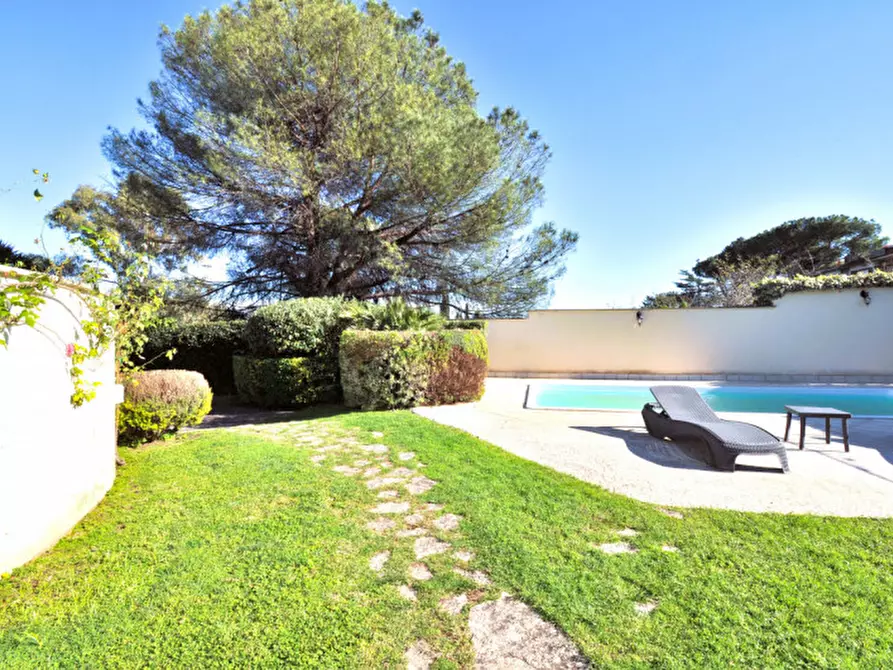 Immagine 1 di Villa in vendita  in Largo Guglielmo La Pegna a Roma