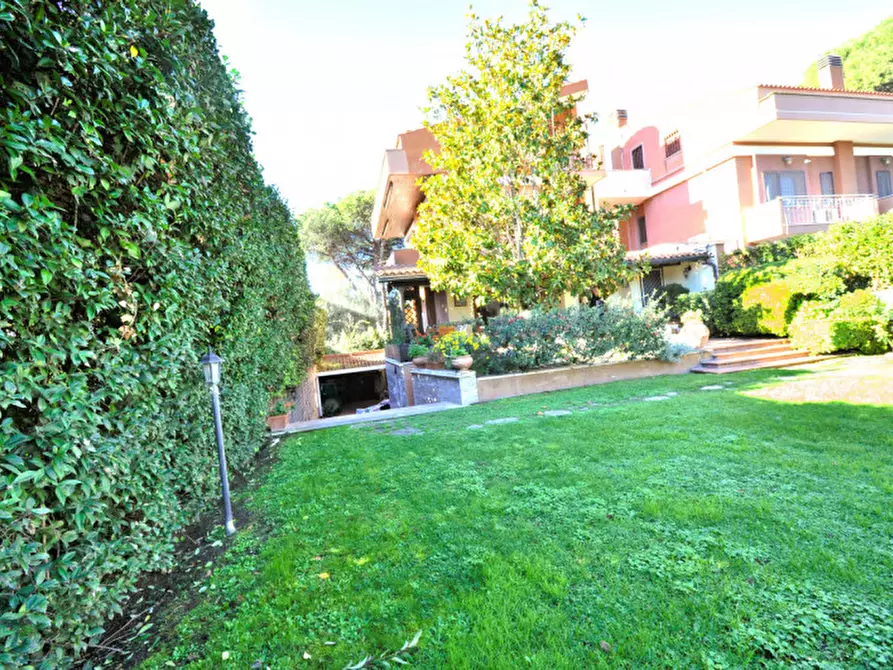 Immagine 4 di Villa in vendita  in Largo Guglielmo La Pegna a Roma