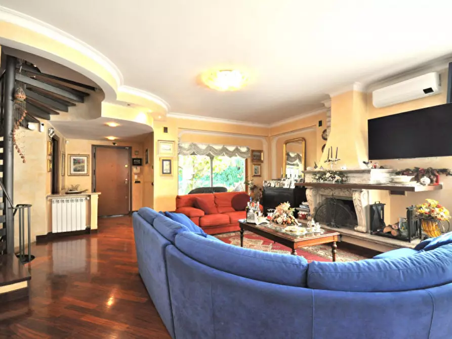 Immagine 6 di Villa in vendita  in Largo Guglielmo La Pegna a Roma