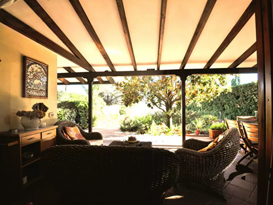 Immagine 14 di Villa in vendita  in Largo Guglielmo La Pegna a Roma