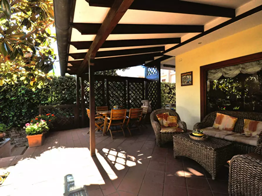 Immagine 20 di Villa in vendita  in Largo Guglielmo La Pegna a Roma