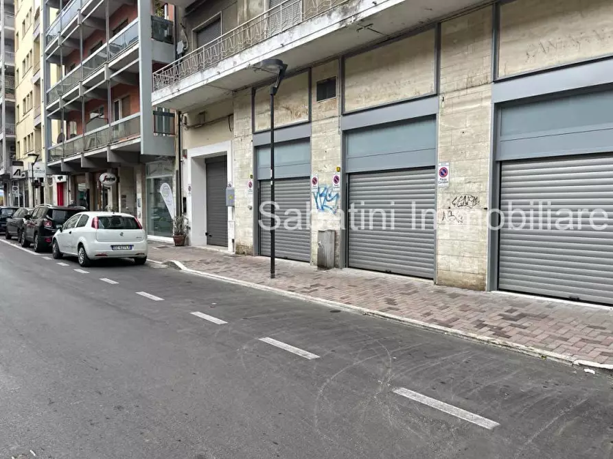 Immagine 1 di Garage in vendita  in Via Milano a Pescara