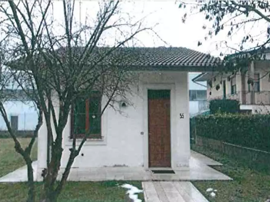 Immagine 1 di Villa in vendita  in VIA LUIGI CADORNA 55 a Viadana