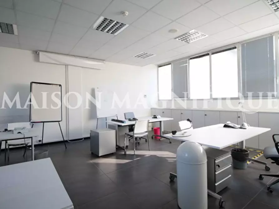 Immagine 7 di Palazzo in vendita  in Via Larga 33 a Bologna