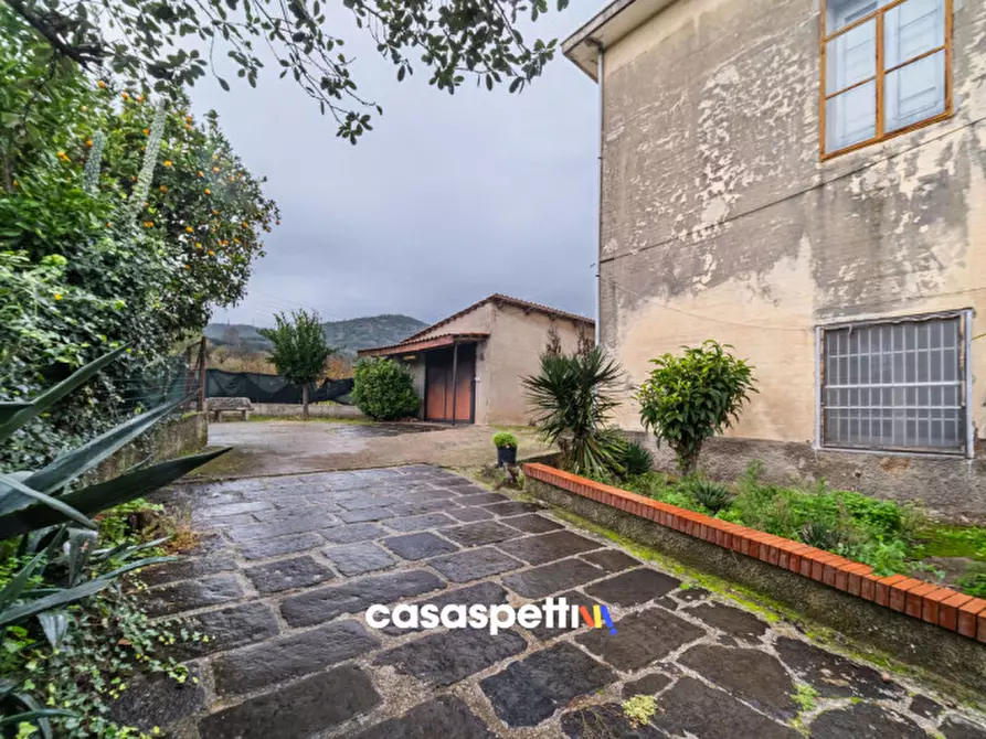 Immagine 1 di Casa indipendente in vendita  in Via Ostaglio, 135 Salerno a Salerno