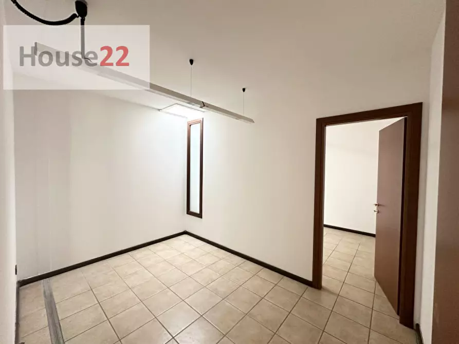 Immagine 21 di Ufficio in vendita  a Schio