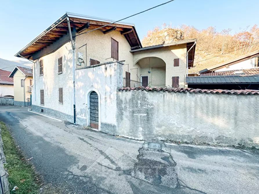 Immagine 1 di Casa indipendente in vendita  in FRAZIONE VANZONE 25 a Borgosesia