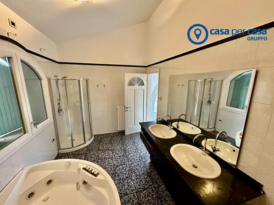 Immagine 14 di Villa in vendita  in Via Spizzenetto 151 a Giacciano Con Baruchella