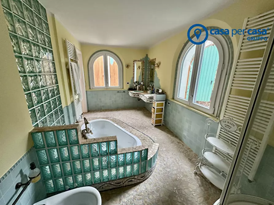 Immagine 38 di Villa in vendita  in Via Spizzenetto 151 a Giacciano Con Baruchella