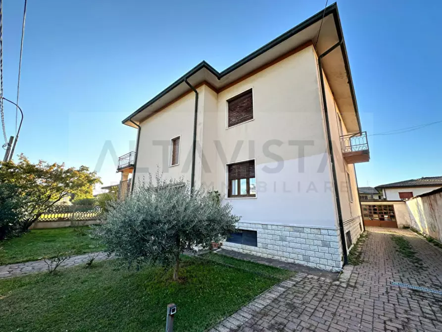 Immagine 1 di Villa in vendita  in Rezzato via Rosselli a Rezzato