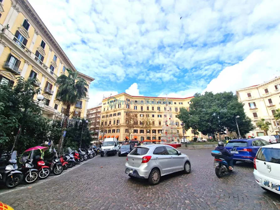 Immagine 1 di Negozio in affitto  in via Bernini a Napoli