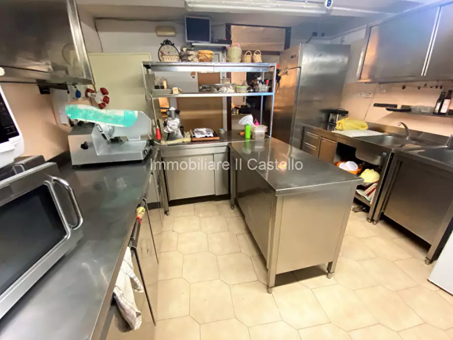 Immagine 21 di Attività commerciale in vendita  in Porta Fiorentina a Paciano