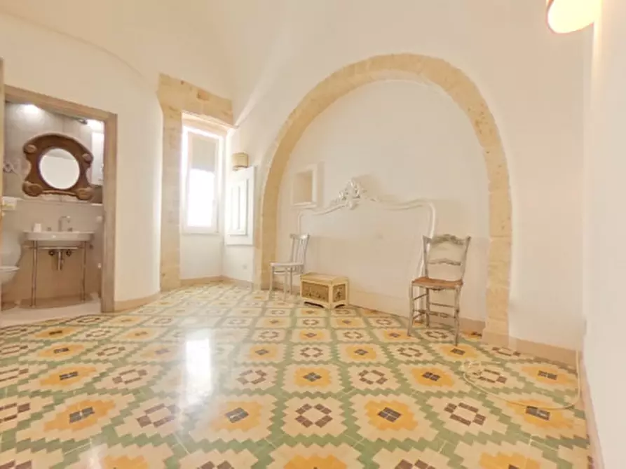 Immagine 33 di Palazzo in vendita  in MYCAT a Fasano