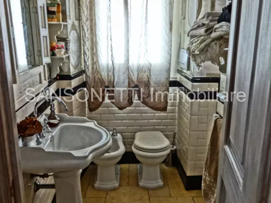 Immagine 34 di Palazzo in vendita  in MYCAT a Fasano