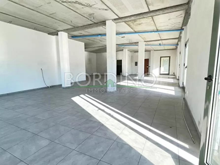 Immagine 7 di Negozio in vendita  in Via Torino, snc a Vezza D'alba