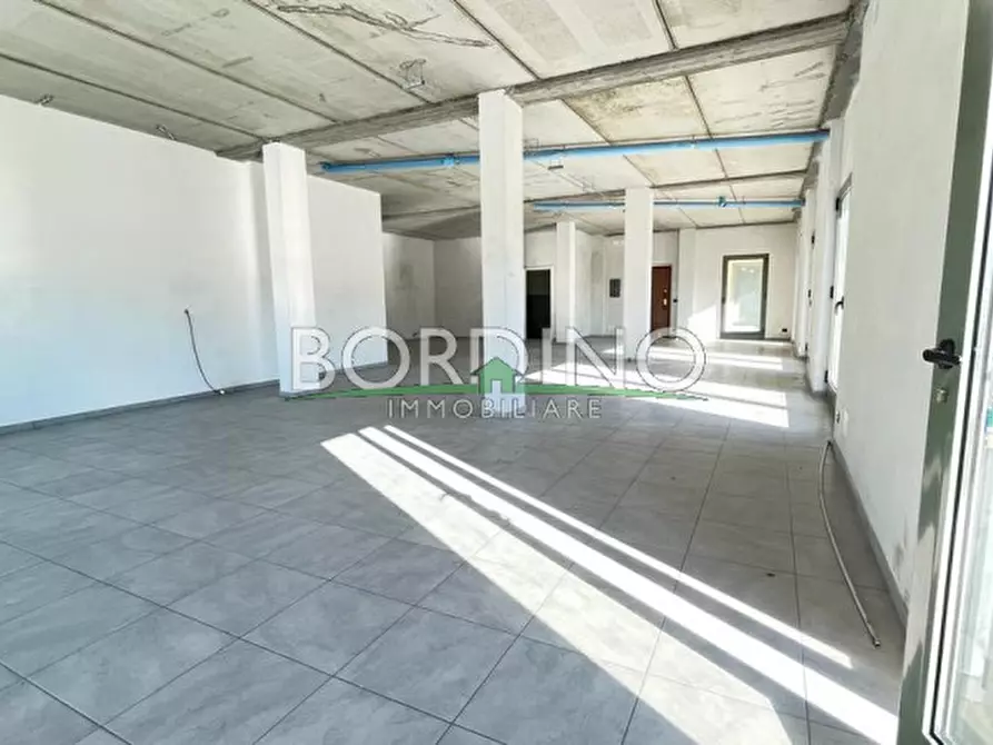 Immagine 11 di Negozio in vendita  in Via Torino, snc a Vezza D'alba