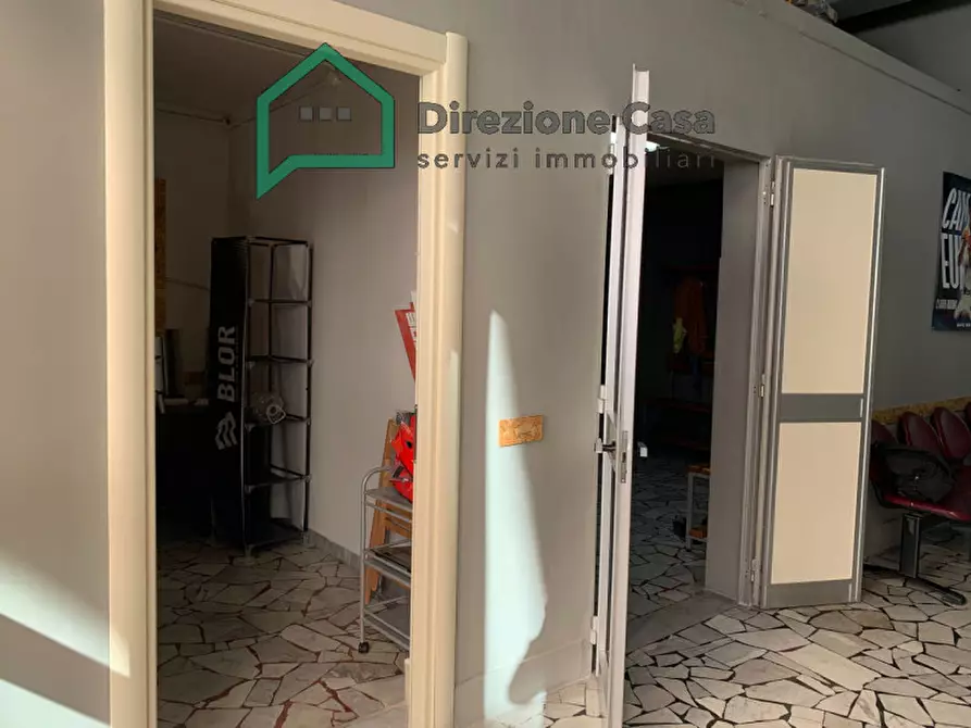 Immagine 6 di Attività commerciale in vendita  in Calata Capodichino 96 a Napoli