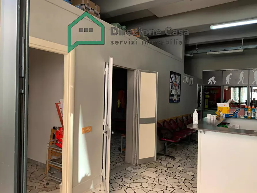 Immagine 9 di Attività commerciale in vendita  in Calata Capodichino 96 a Napoli