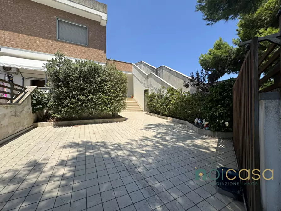 Immagine 40 di Casa bifamiliare in vendita  in Via Cosimo De Giorgi 74 a Surbo