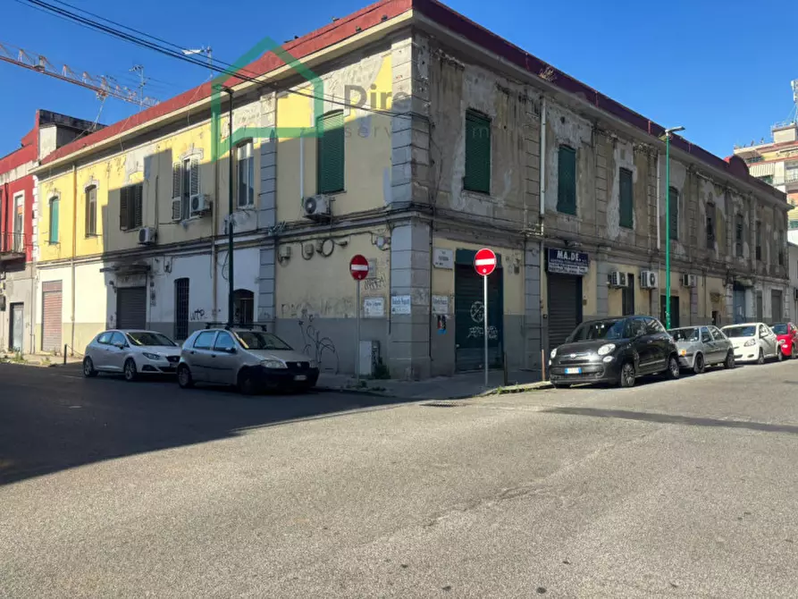 Immagine 2 di Palazzo in vendita  in Via Ferrante Loffredo,1 a Napoli
