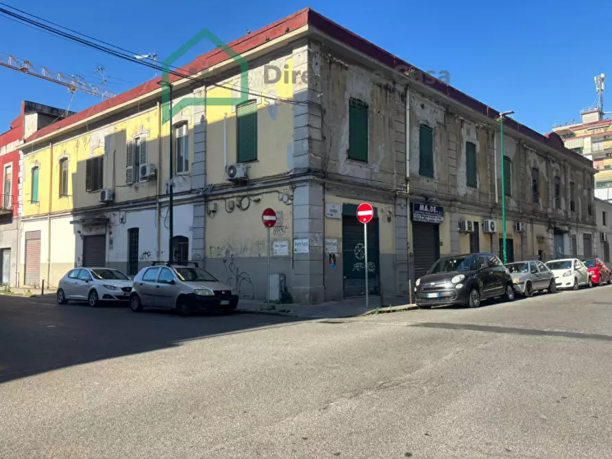 Immagine 3 di Palazzo in vendita  in Via Ferrante Loffredo,1 a Napoli