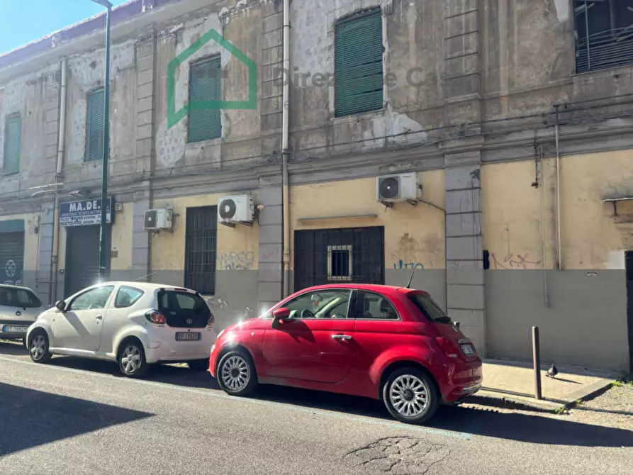 Immagine 4 di Palazzo in vendita  in Via Ferrante Loffredo,1 a Napoli