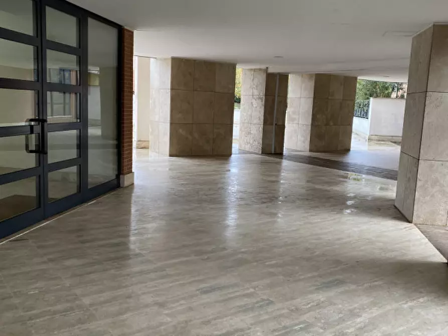 Immagine 2 di Appartamento in vendita  in Via raviola a Roma