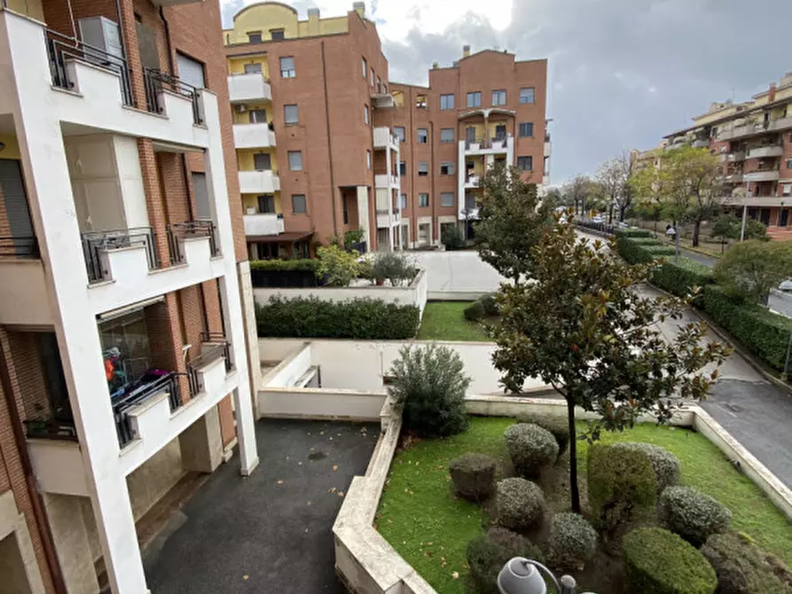 Immagine 4 di Appartamento in vendita  in Via raviola a Roma