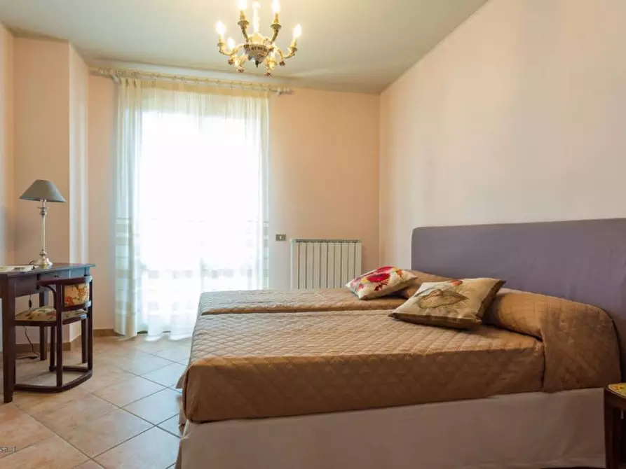 Immagine 14 di Villa in vendita  a Passignano Sul Trasimeno