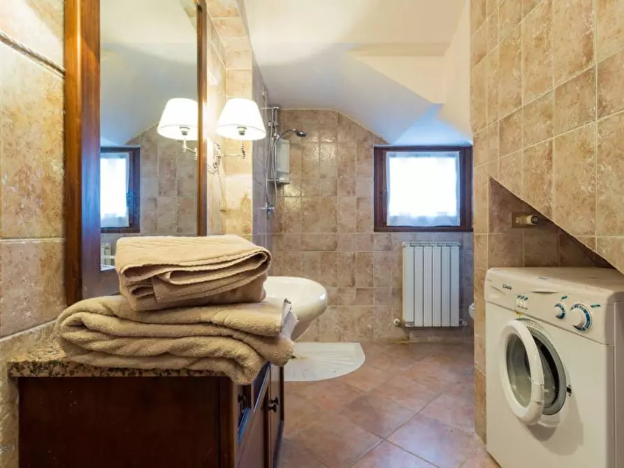 Immagine 17 di Villa in vendita  a Passignano Sul Trasimeno