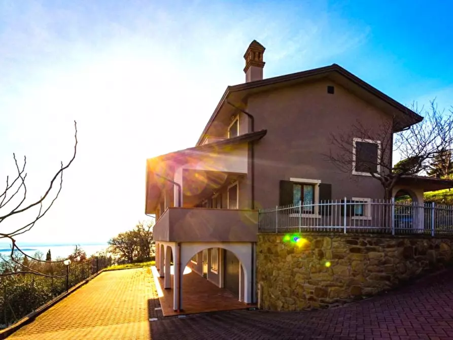 Immagine 18 di Villa in vendita  a Passignano Sul Trasimeno