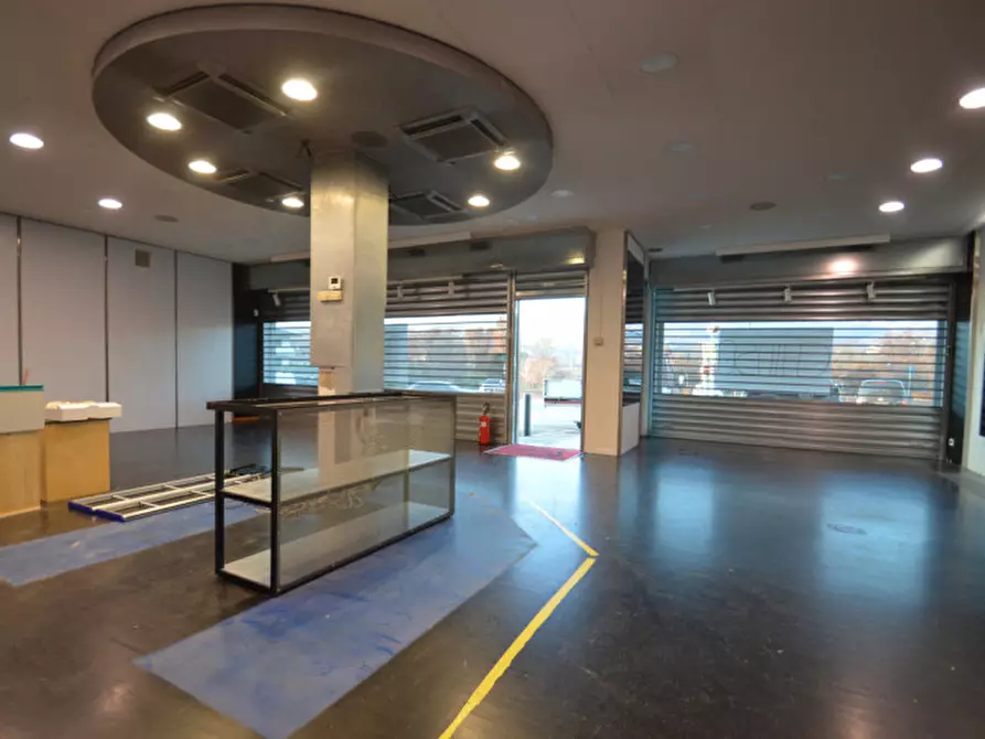 Immagine 20 di Negozio in affitto  in via G.Marconi, 2 a Colceresa