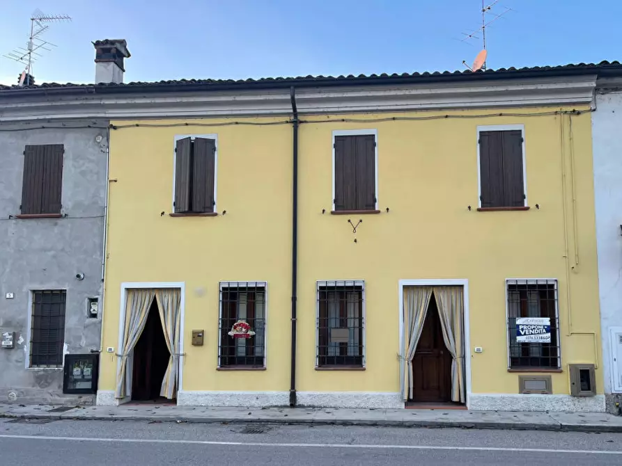 Immagine 1 di Villetta a schiera in vendita  a Suzzara