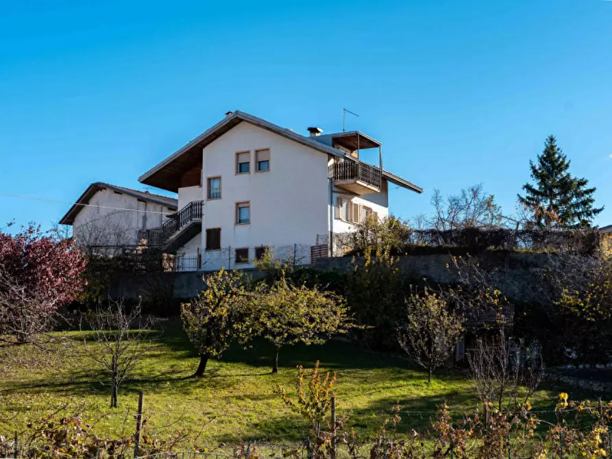 Immagine 1 di Casa indipendente in vendita  in Via Quattro Novembre a Predaia