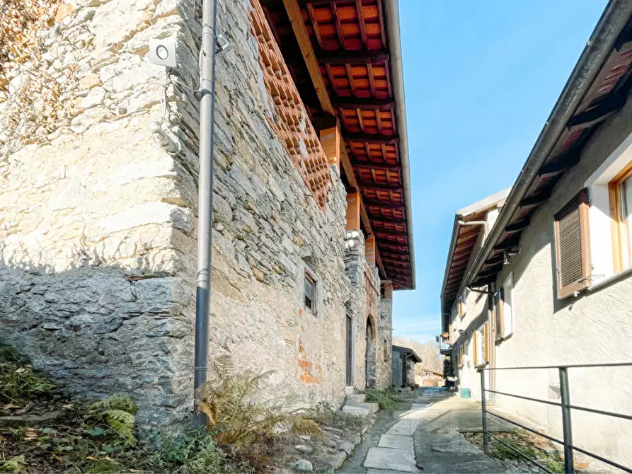 Immagine 5 di Rustico / casale in vendita  in Via per Colazza 21 a Meina