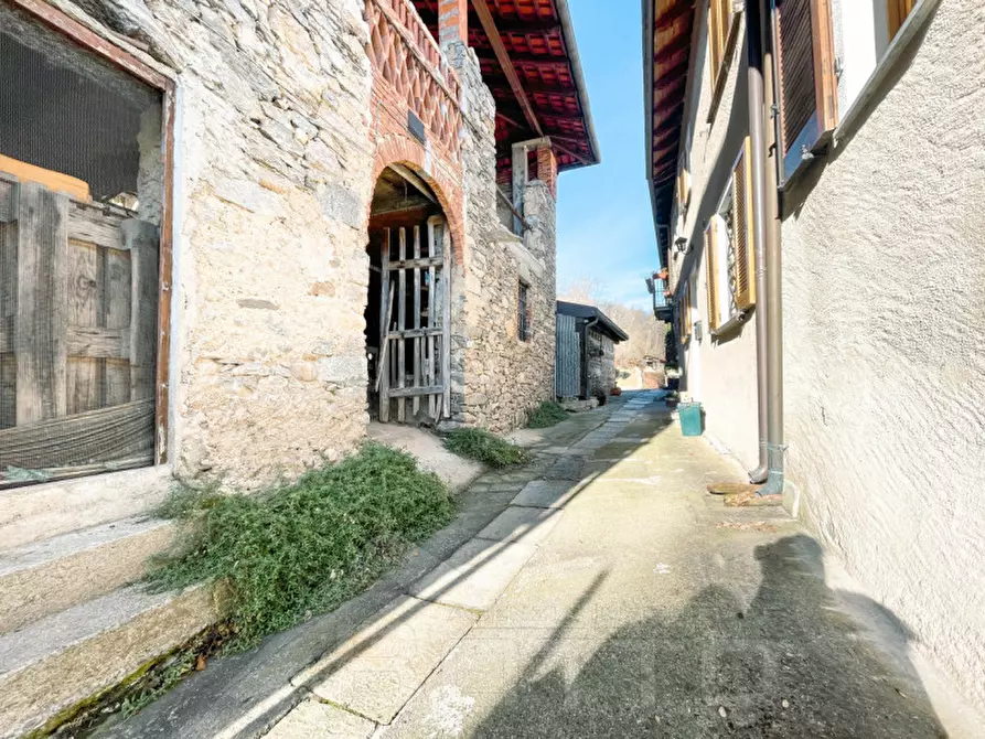 Immagine 6 di Rustico / casale in vendita  in Via per Colazza 21 a Meina
