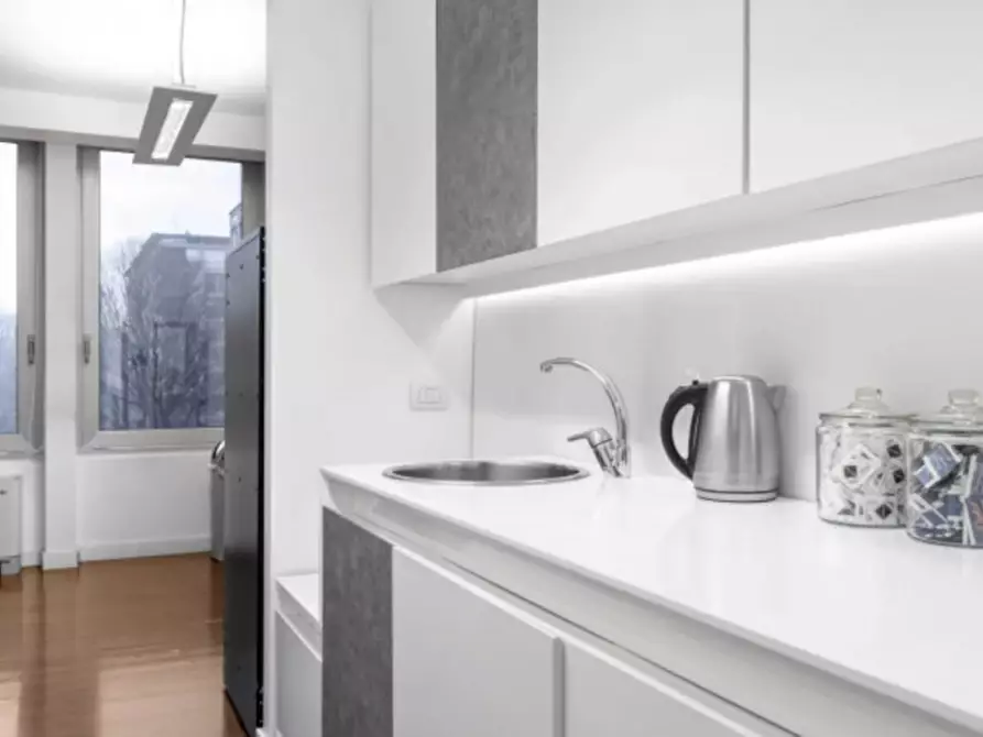 Immagine 9 di Ufficio in affitto  in Via Tiziano a Milano