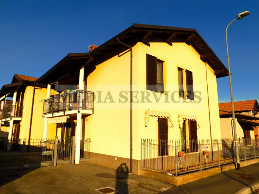 Immagine 1 di Appartamento in vendita  in via Roma n° 35 a Sannazzaro De' Burgondi