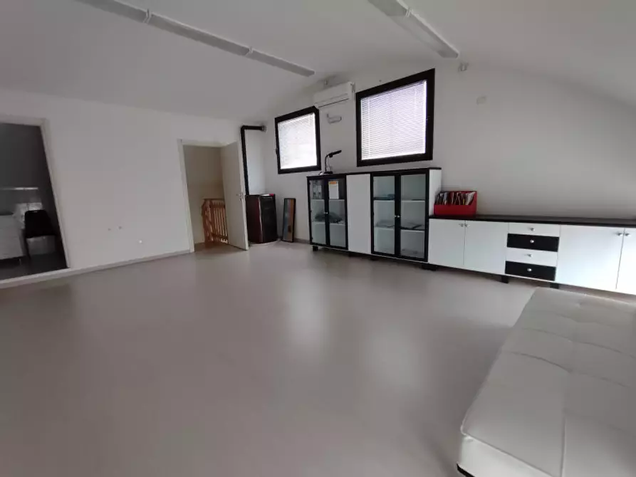Immagine 2 di Attività commerciale in affitto  in VIA ROSSI a Rubano